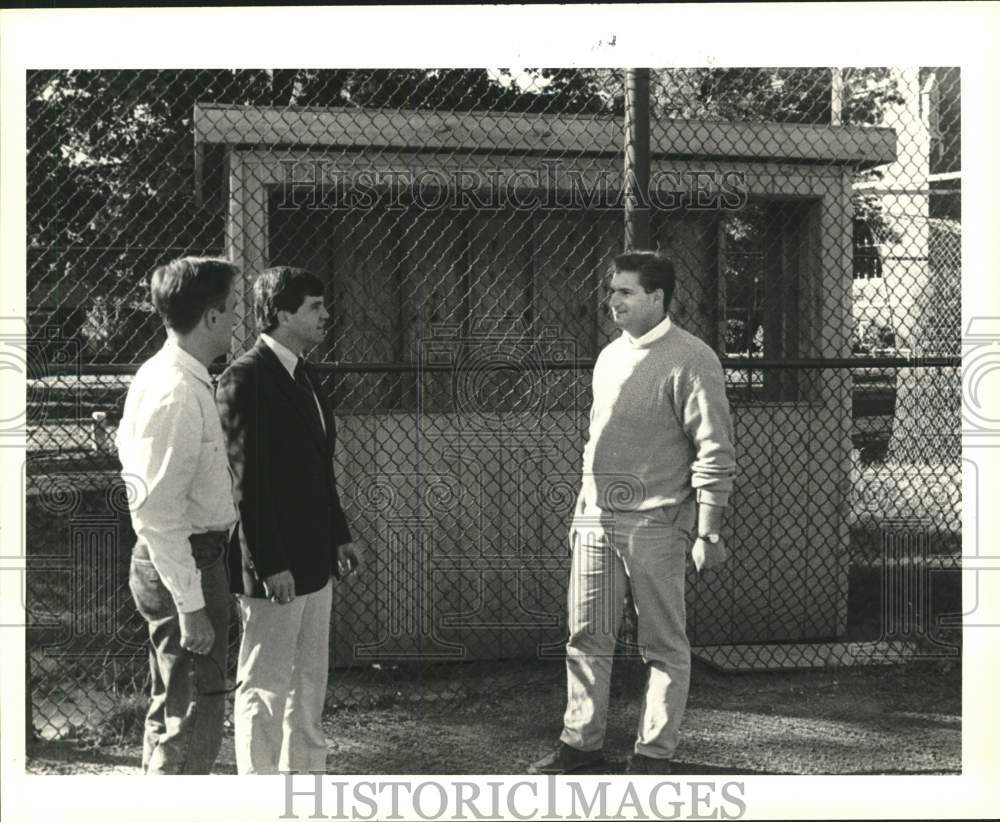 Press Photo Tom Webber & group at Wagner College Baseball field - sia24063- Historic Images