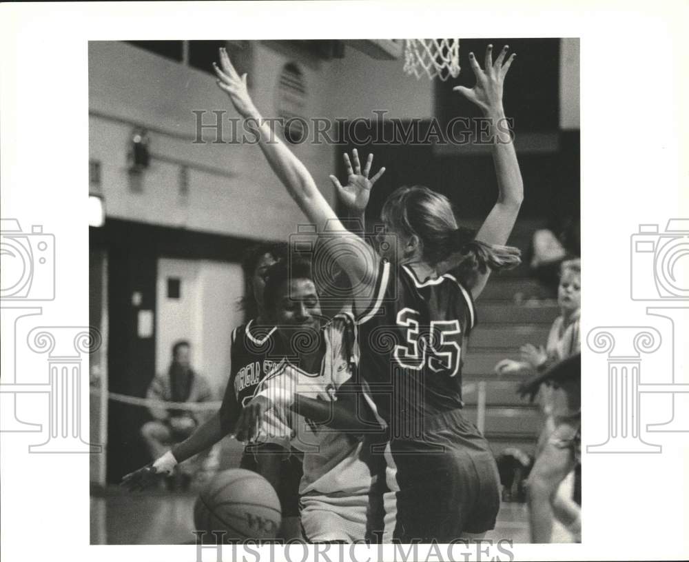 1989 Press Photo #15 Chris Anderson of Wagner Basketball team in action- Historic Images