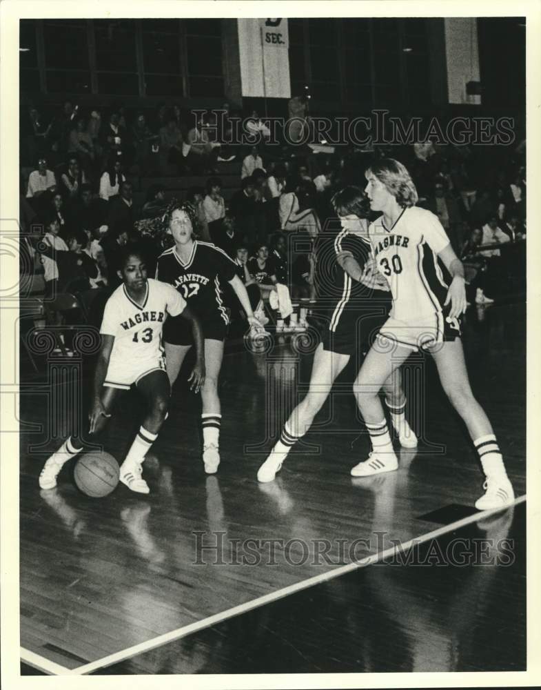 1981 Press Photo Wagner Women&#39;s Basketball team during a game - sia24370- Historic Images