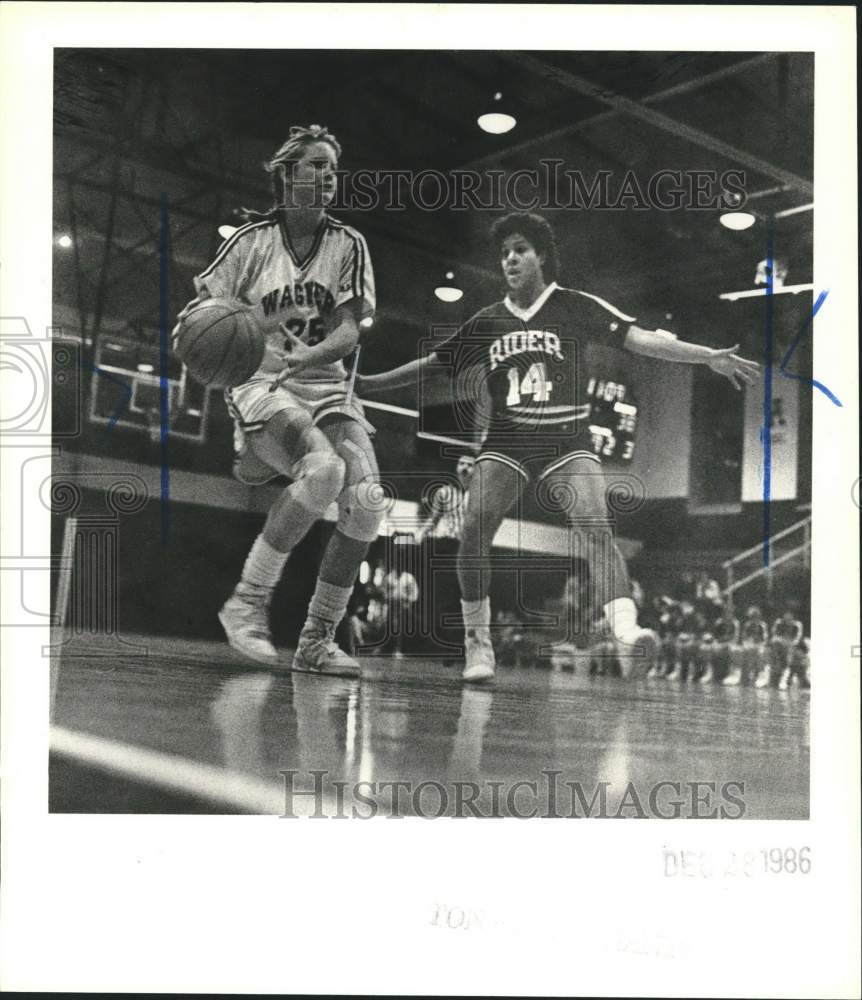 Press Photo Wagner versus Rider Basketball game - sia24371- Historic Images