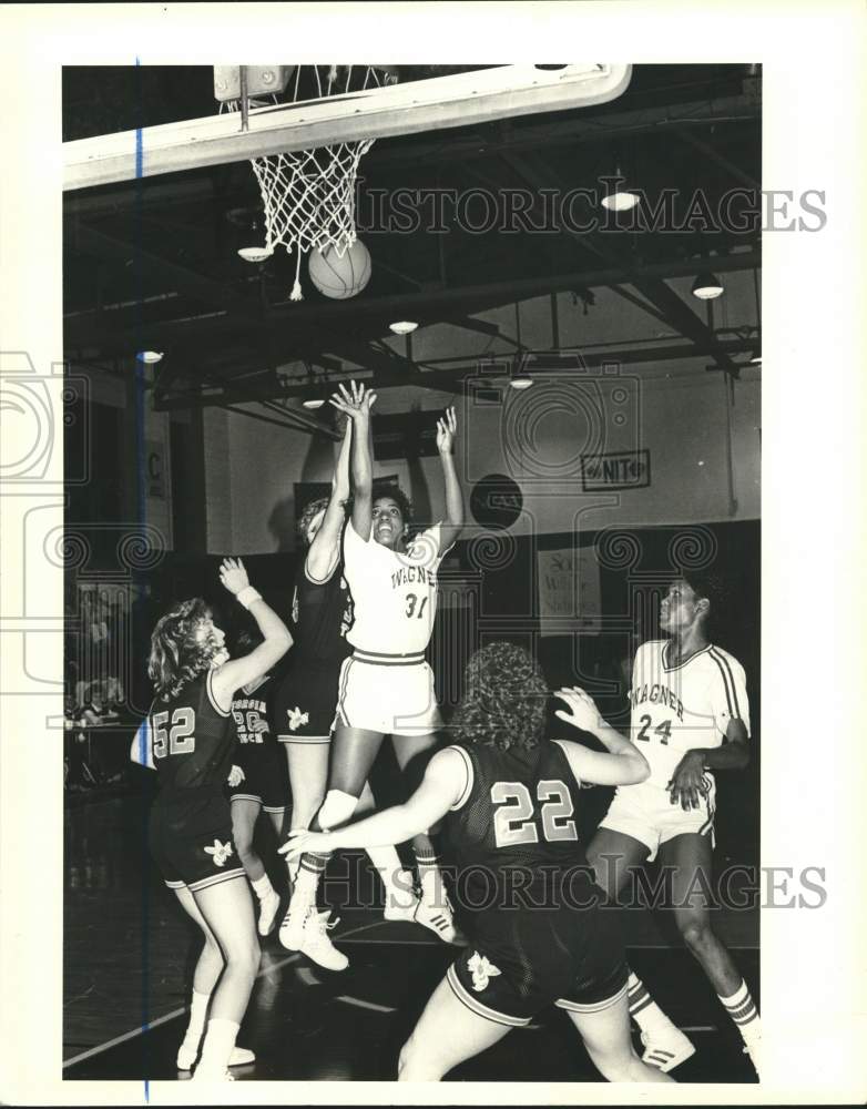 1984 Press Photo Wagner Womens Basketball game - sia24376- Historic Images