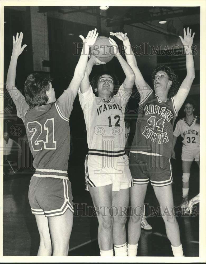 1986 Press Photo Wagner versus Robert Morris basketball game - sia24377- Historic Images