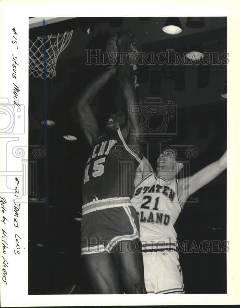 Press Photo College of Staten Island Basketball&#39;s James Long Versus Steve Mack- Historic Images