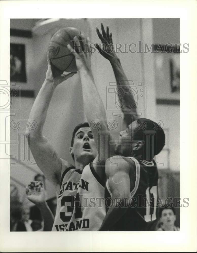 1989 Press Photo College of Staten Island Basketball&#39;s Chris Durante Shooting- Historic Images