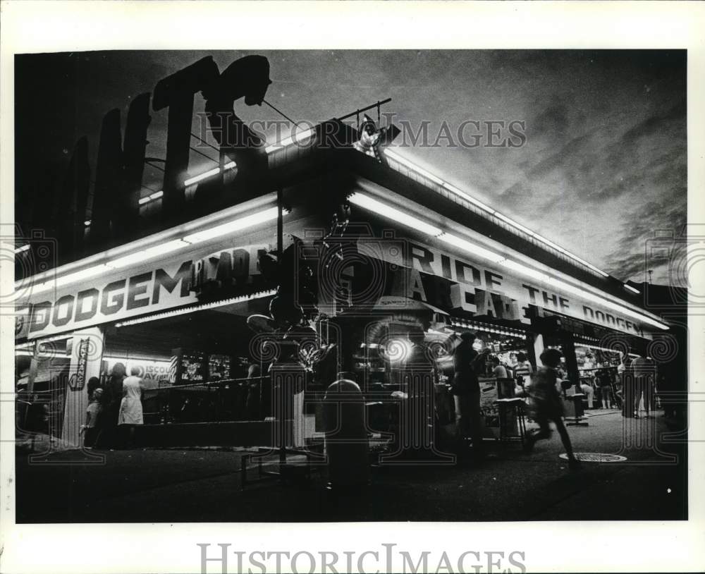 1983 Press Photo Ride The Dodgem Bumper Cars in an Evening at South Beach- Historic Images