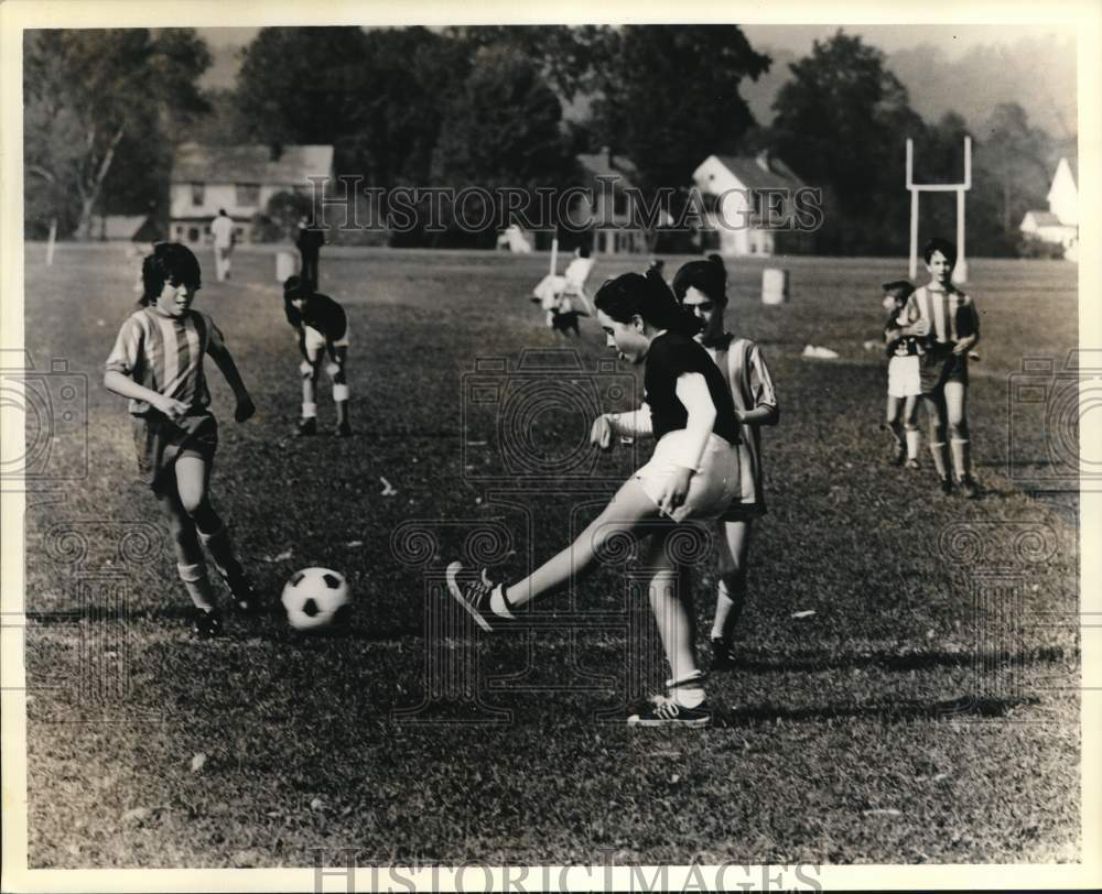 1979 Press Photo Youngsters Playing Soccer - sia25029- Historic Images