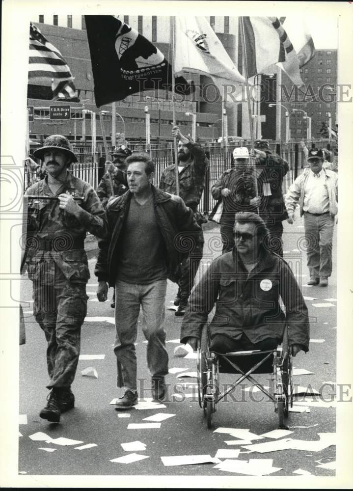 1985 Press Photo Vietnam Veterans Headed From Brooklyn Bridge Toward City Hal