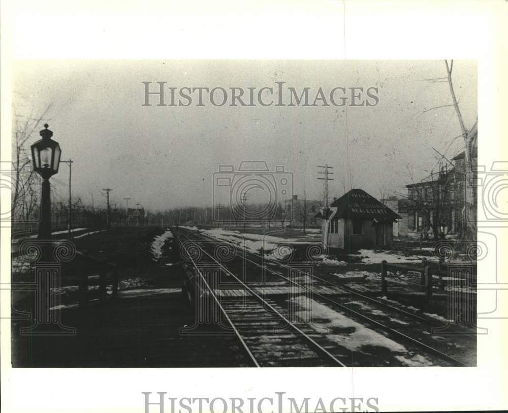 1900 Press Photo Train Station at New Dorp Looking South Across Rose Avenue