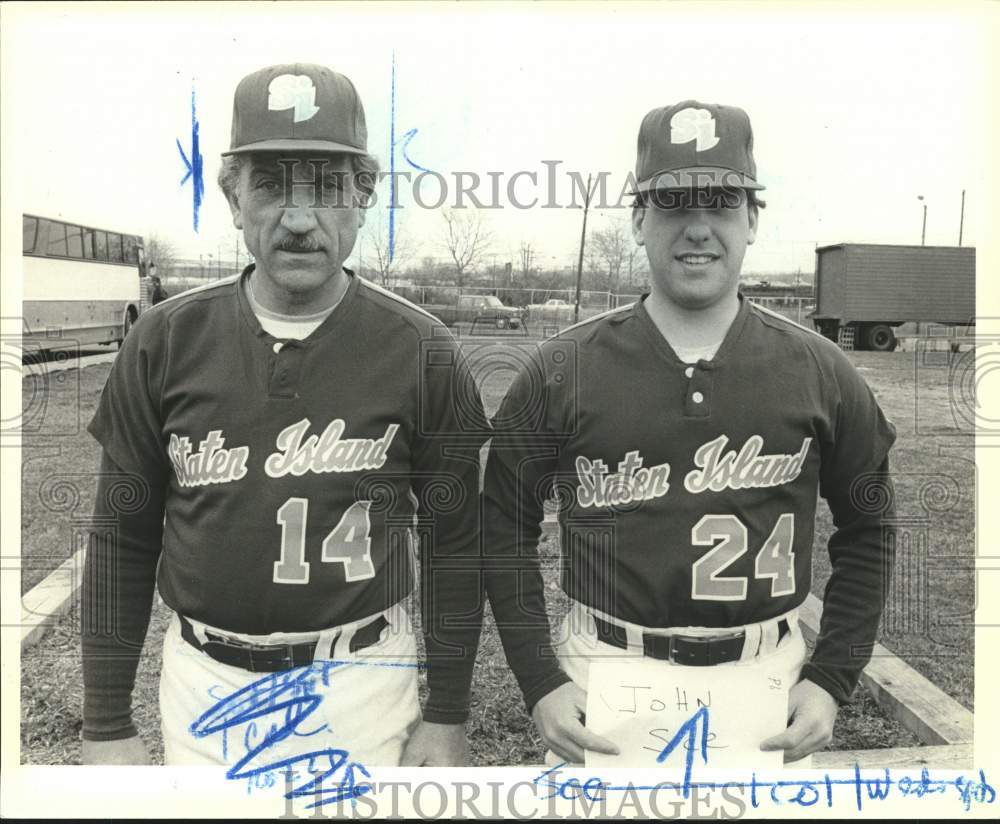 Press Photo College of Staten Island Baseball Players - sia26490- Historic Images