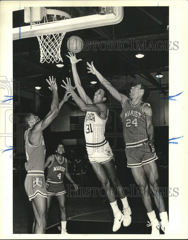 1984 Press Photo Wagner College Basketball Plays Against Marist College- Historic Images