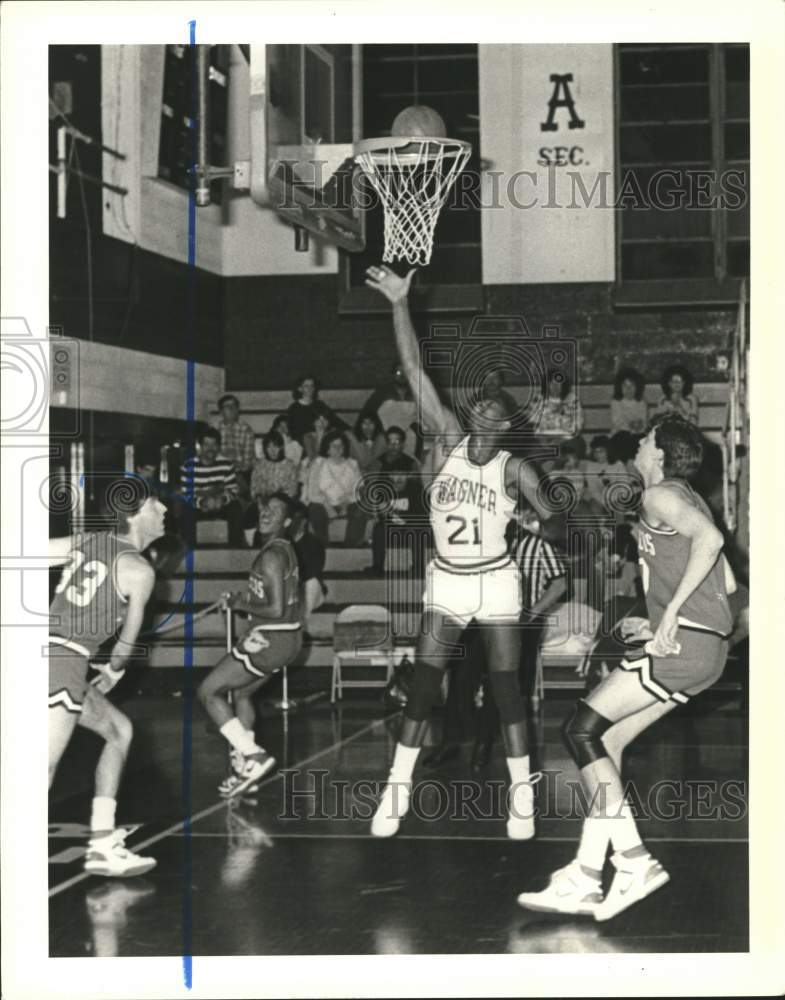 1987 Press Photo Terrance Bailey #21, Wagner College Basketball, Under Basket- Historic Images