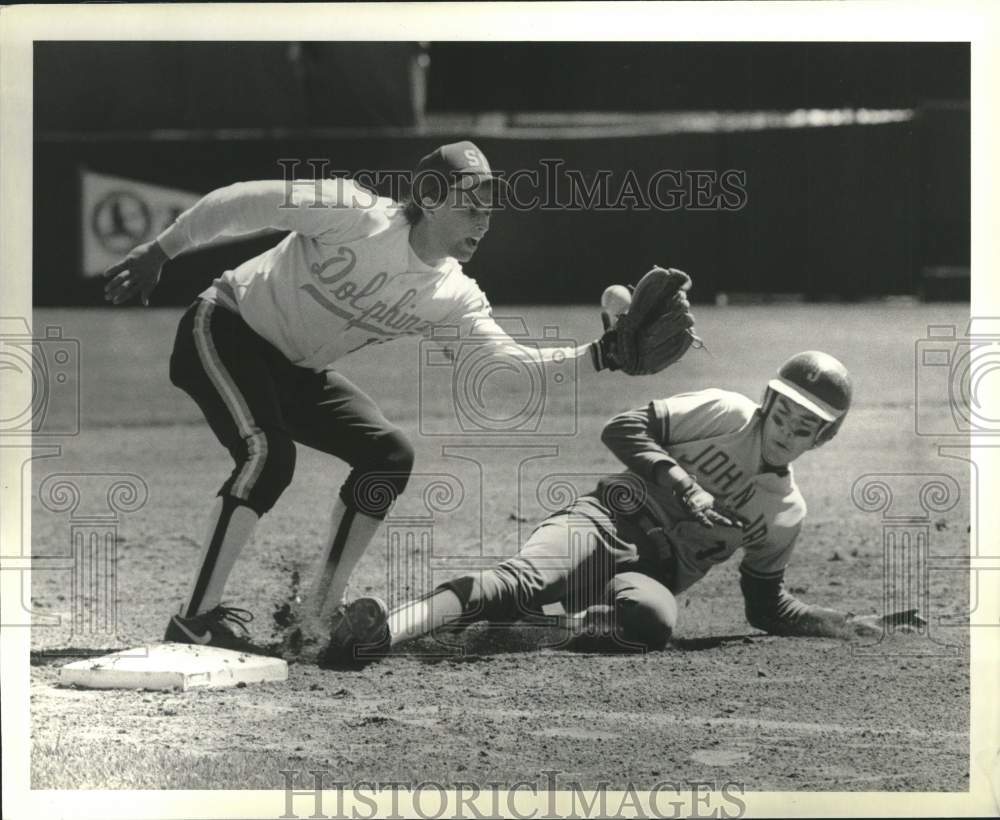 1988 Press Photo Jay baseball&#39;s Mike Mauro steals 3rd vs. CSI&#39;s Steve Herbstman- Historic Images