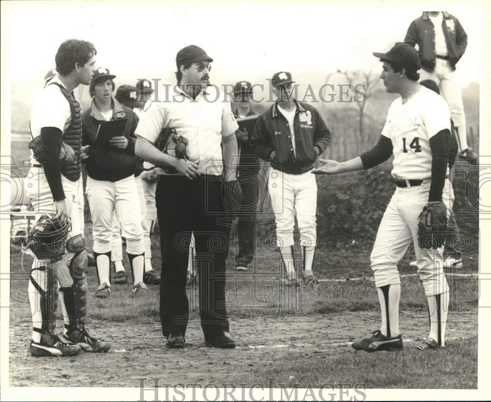 1984 Press Photo College of Staten Island Baseball Dispute With Umpire- Historic Images