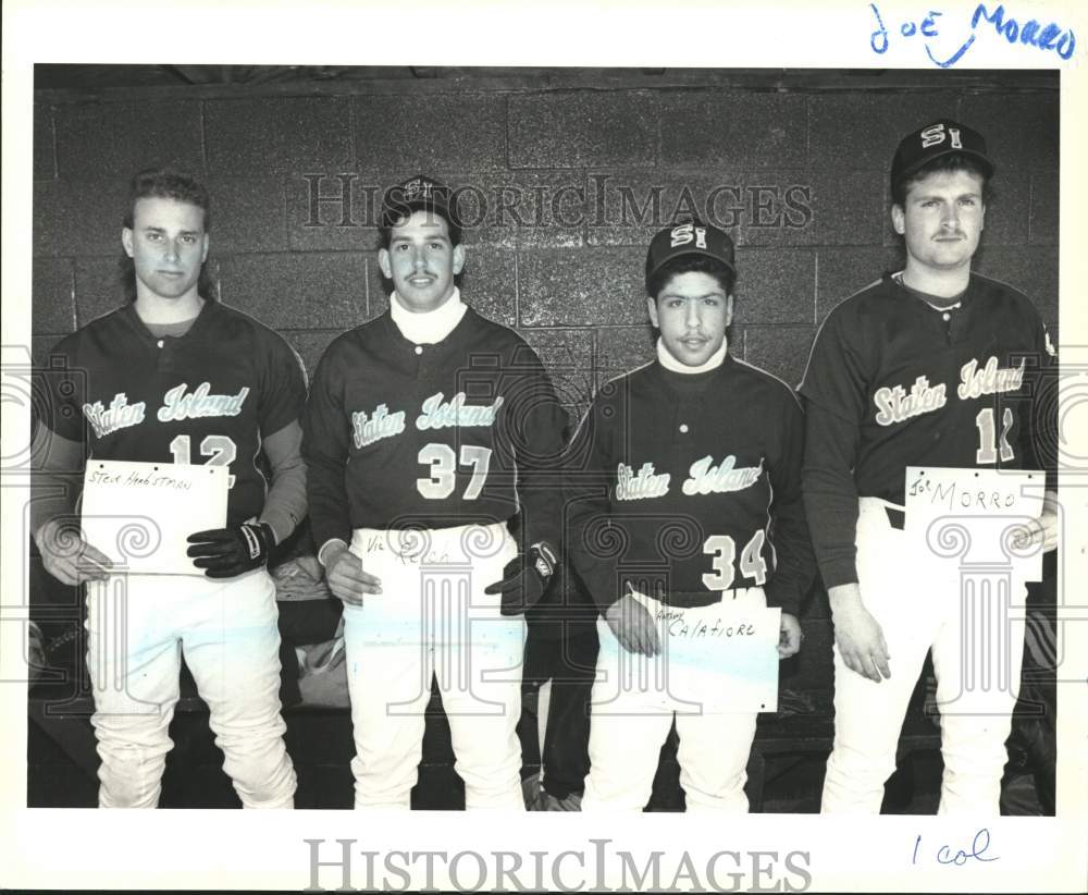 Press Photo Members of College of Staten Island baseball team - sia26865- Historic Images