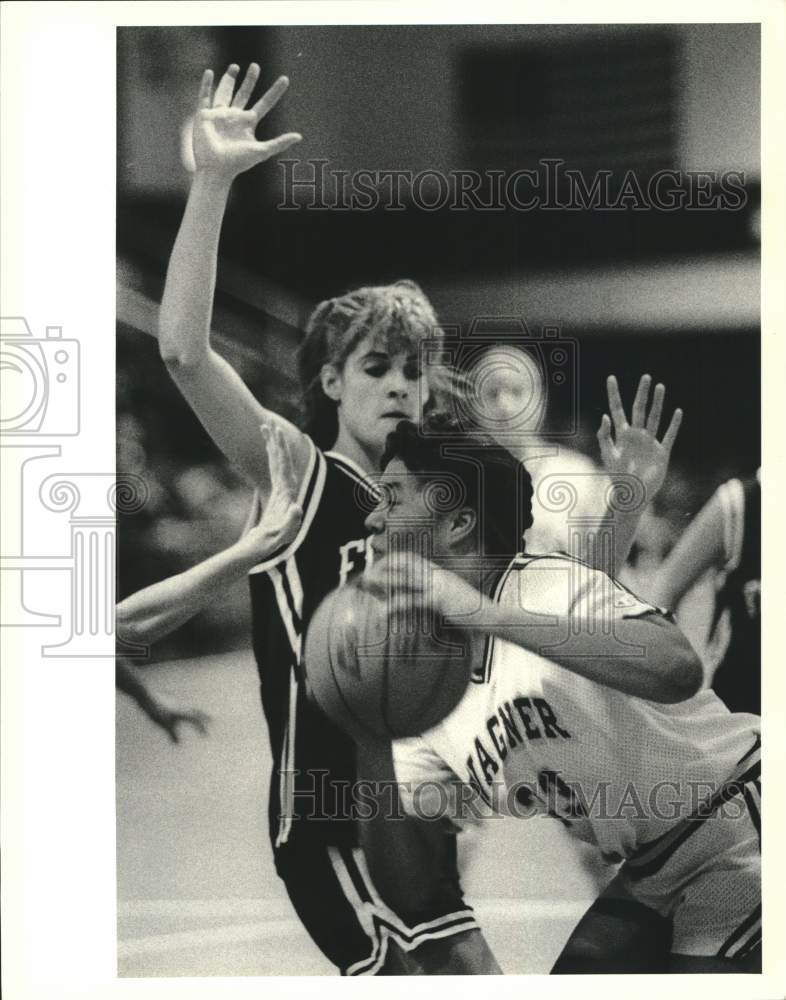 1988 Press Photo Celisse Obey, Wagner College Basketball, Goes for Two Points- Historic Images