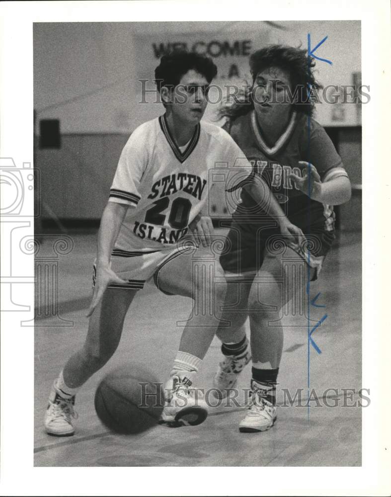 Press Photo CSI basketball&#39;s #29, Fazzolari, gets around a Stony Brook guard- Historic Images