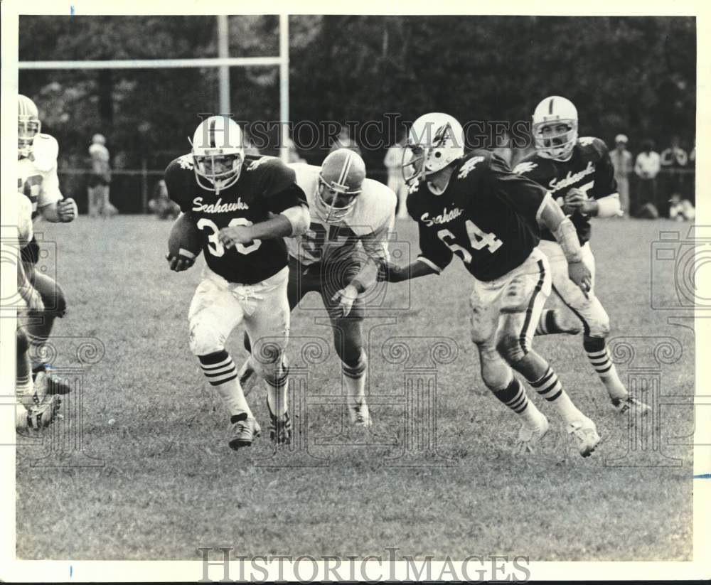 Press Photo Wagner College Seahawk Football Player Runs With Ball - sia27287- Historic Images