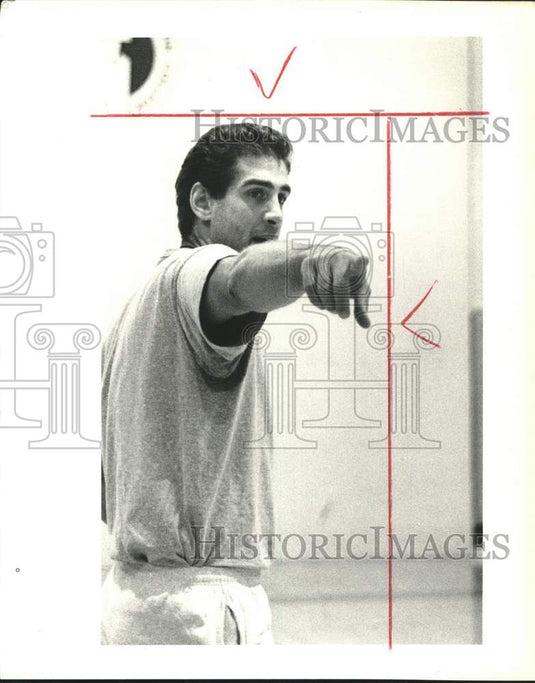 Press Photo Tony Petosa, College of Staten Island Basketball - sia27359- Historic Images