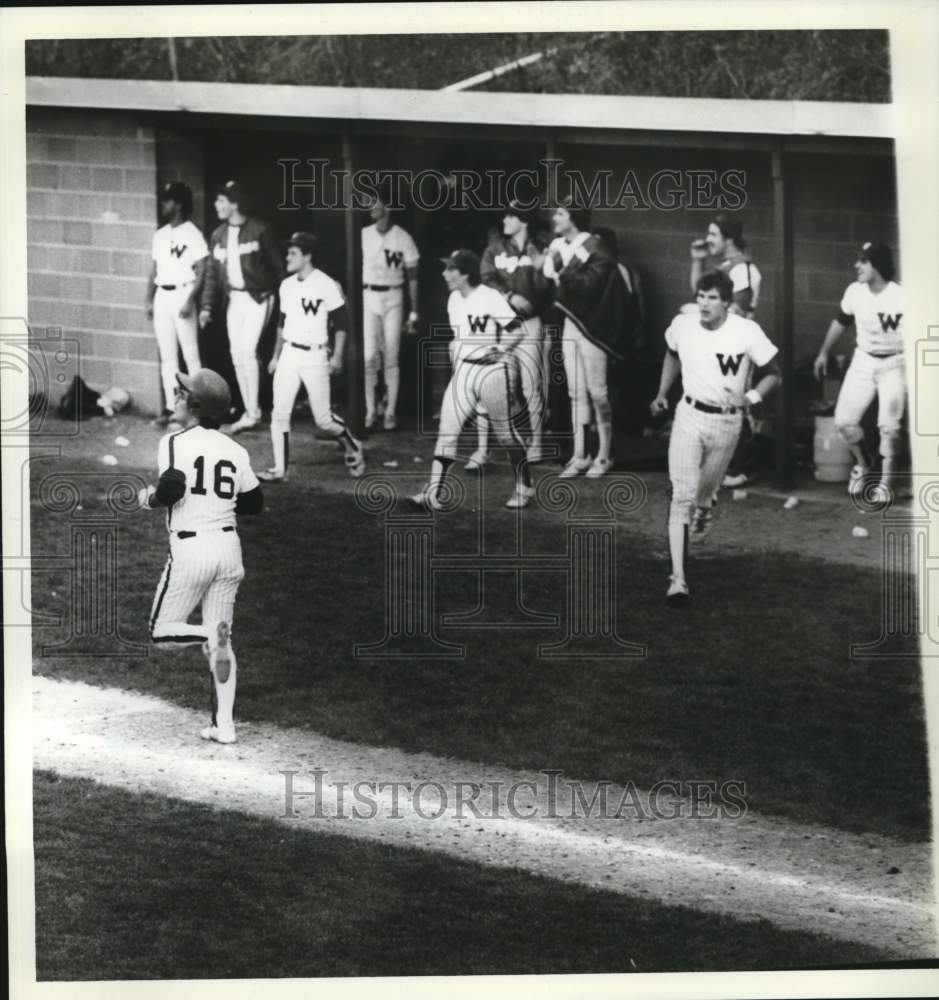 1984 Press Photo Wagner Baseball Team leaving the dugout - sia27412- Historic Images