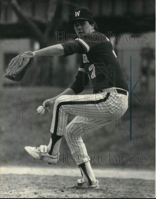 Press Photo Wagner Baseball player throwing the baseball - sia27416- Historic Images