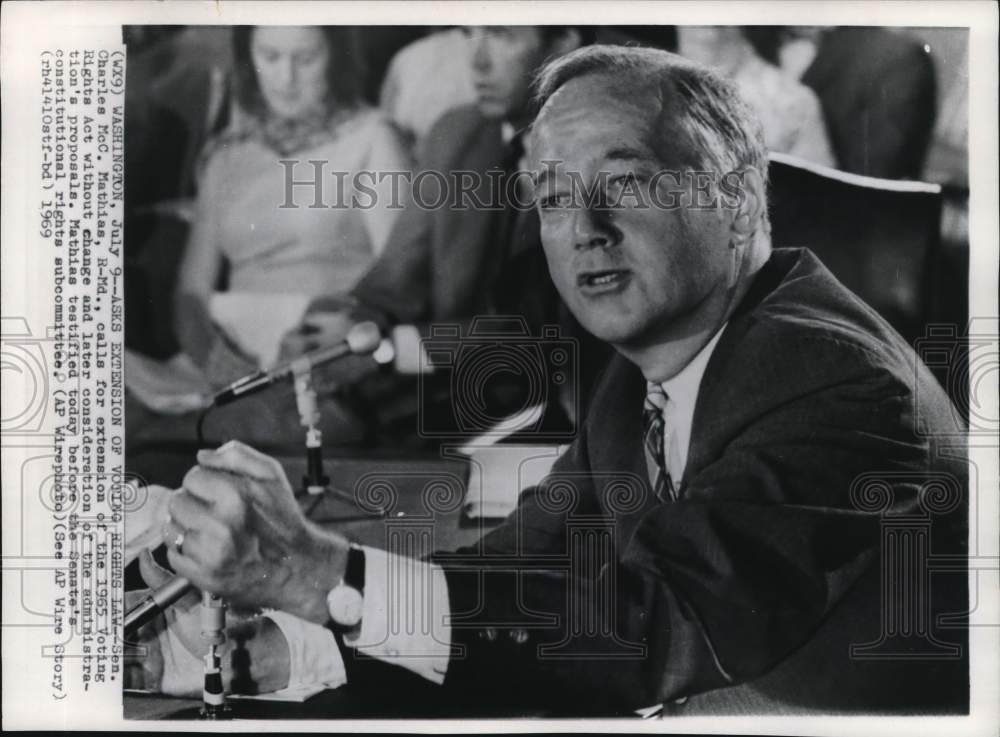 1969 Press Photo Senator Charles McC. Mathias speaking in Washington - sia28027- Historic Images