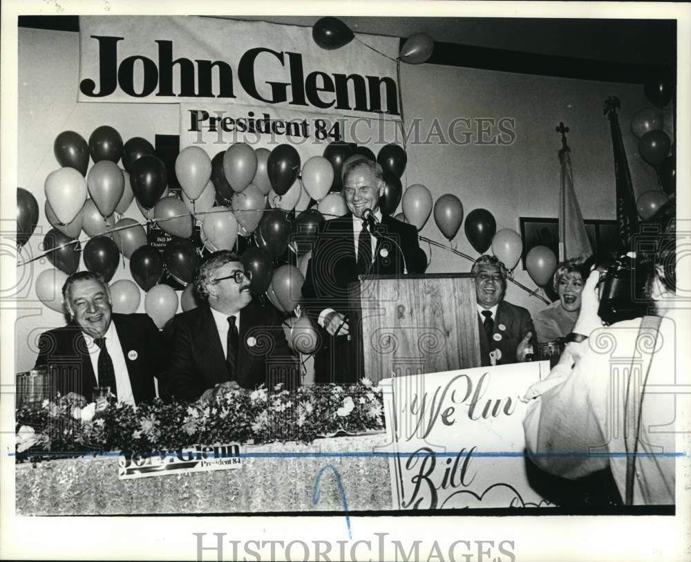 1983 Press Photo John Glenn campaigning for President &amp; group - sia28657- Historic Images