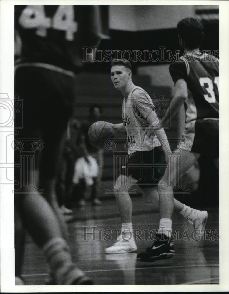 Press Photo Wagner College Basketball&#39;s Andy Mahar in Game Play Action- Historic Images