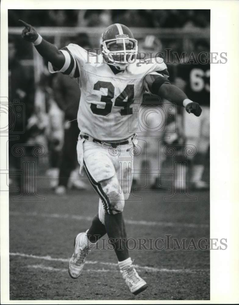 1987 Press Photo Wagner Football Player at Game- Historic Images