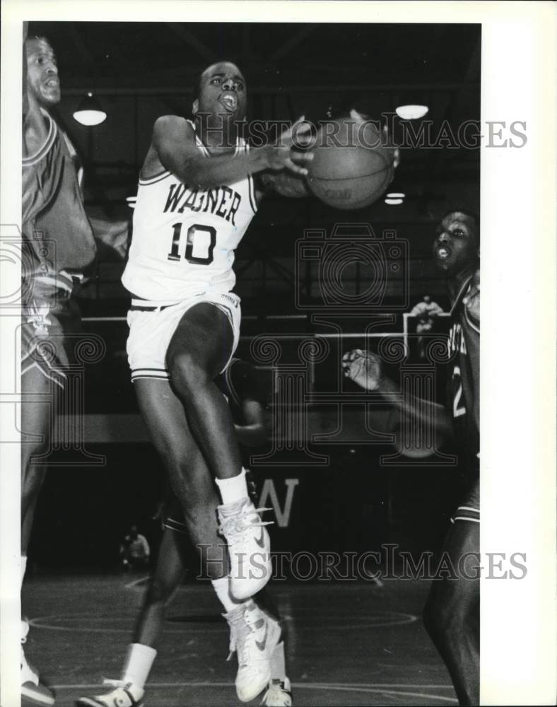 1987 Press Photo Wagner Basketball Player Number Ten at Game- Historic Images