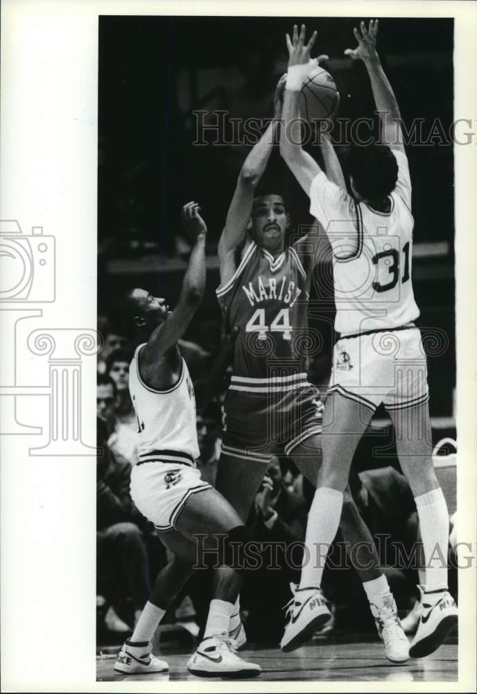 1987 Press Photo Wagner Basketball Players at Marist Game- Historic Images