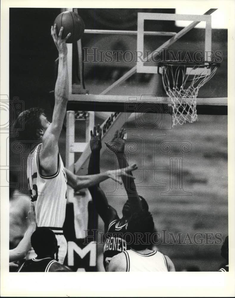 1987 Press Photo Wagner College Basketball Game Action- Historic Images