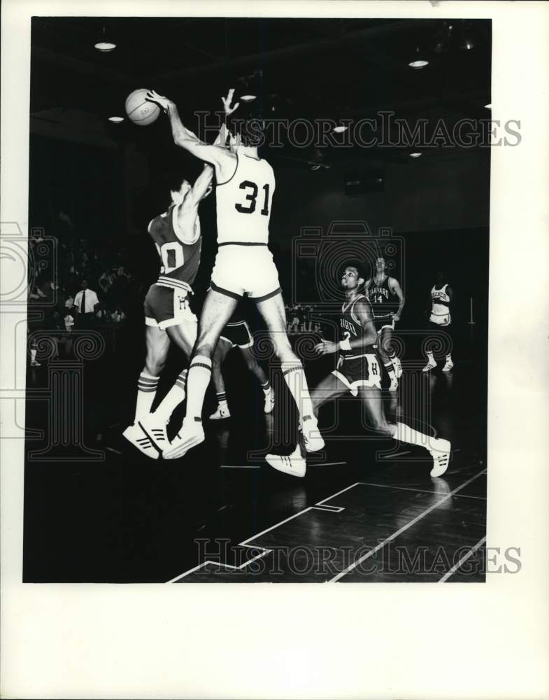 1979 Press Photo Wagner College Basketball Versus Harvard College Game Play- Historic Images