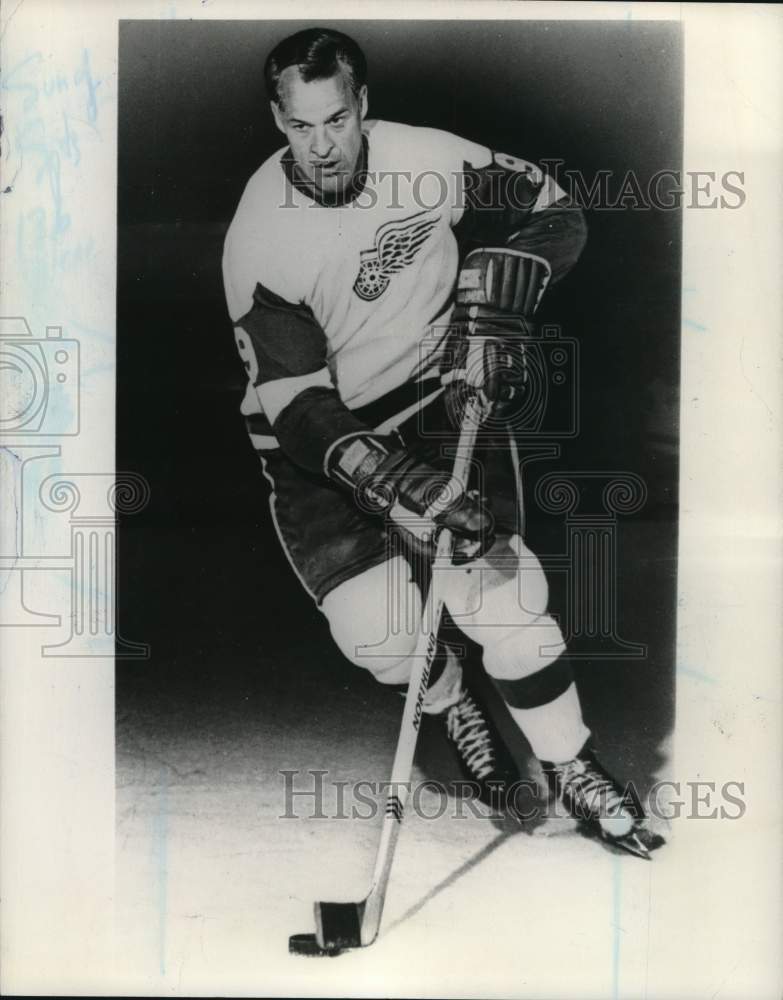 Press Photo Gordie Howe, Detroit Red Wings Hockey Player- Historic Images