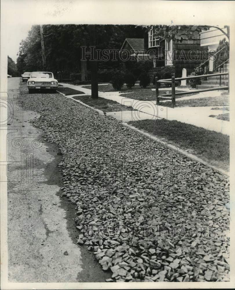 1972 Press Photo Stone Parking on Ramblewood Avenue in Great Kills, New York- Historic Images