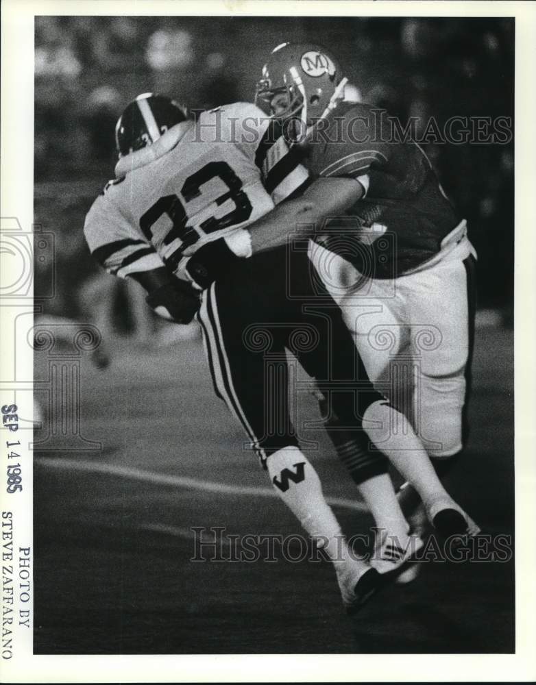 1985 Press Photo Wagner Football Player Tackled at Game- Historic Images