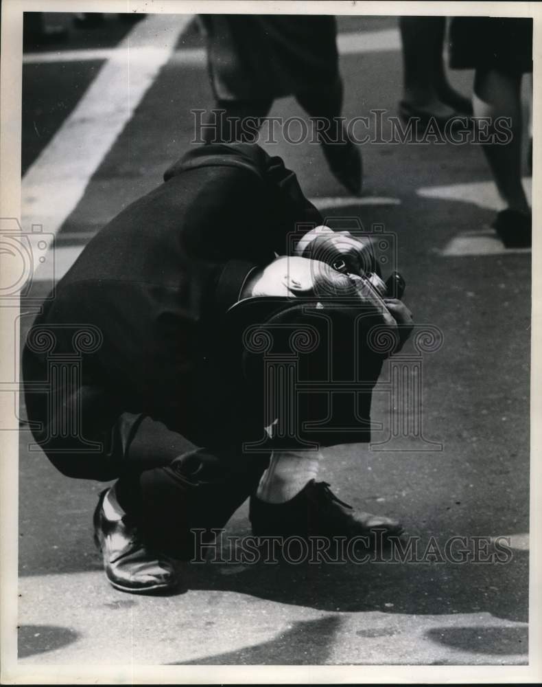 1966 Press Photo Japanese Student Taking Photograph at Tokyo Tower - sia29464- Historic Images