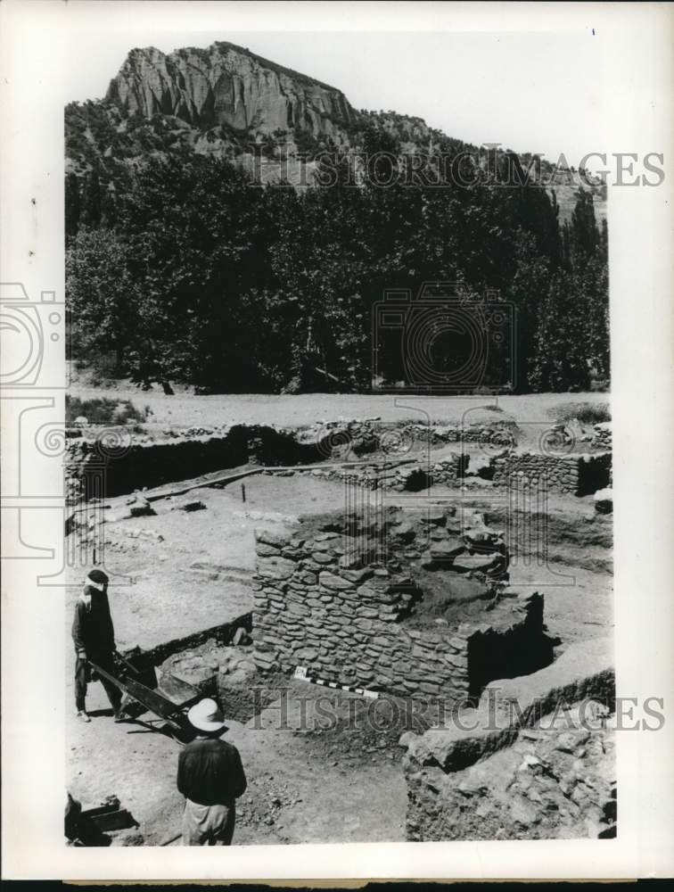 Load image into Gallery viewer, 1967 Press Photo Uncovered Altar used for Fire Sacrifices in King Croesus Time
