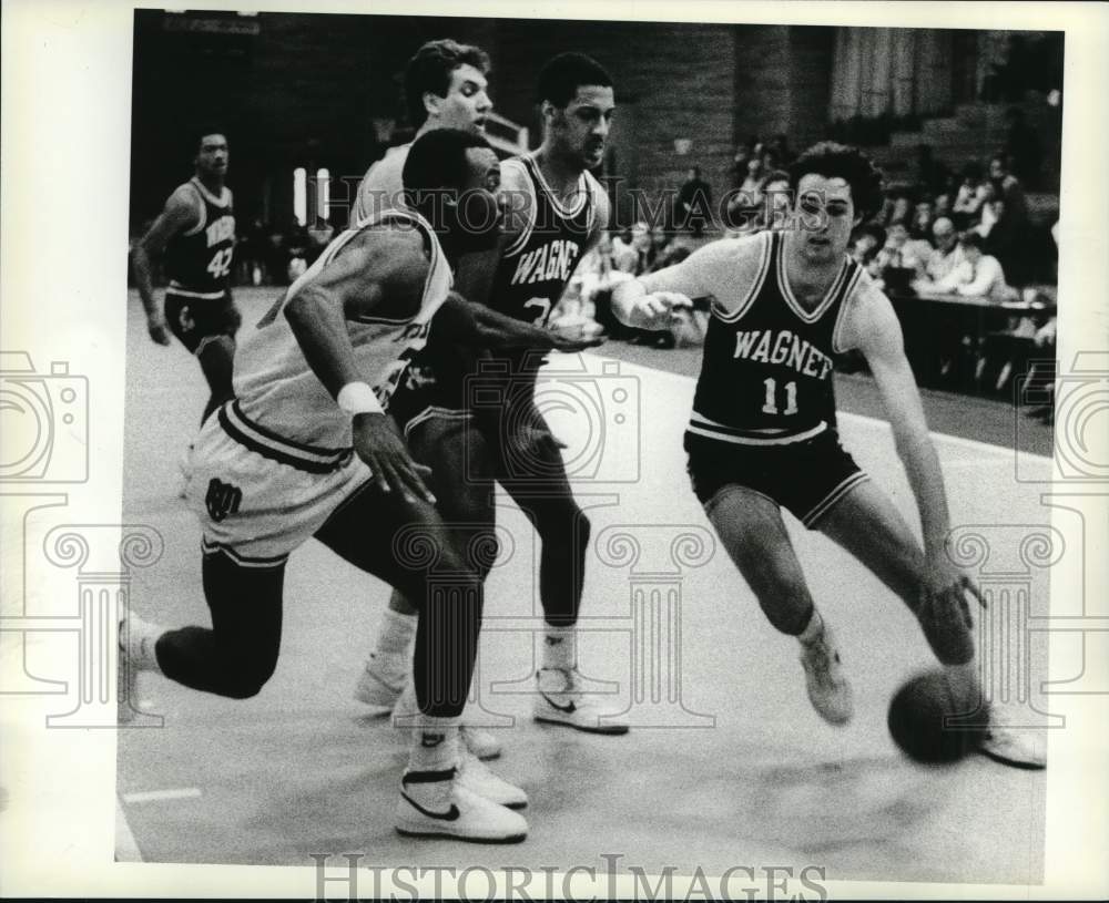 1984 Press Photo Wagner College basketball action- Historic Images