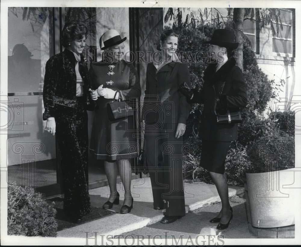 1973 Press Photo Women of Achievement Event Attendees in Fashion Feature