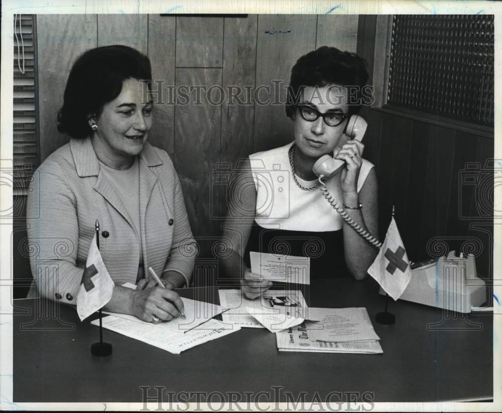 1968 Press Photo Staten Island American Red Cross Chairmen at Concord Center