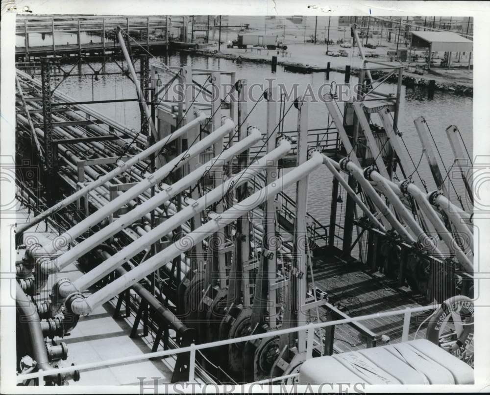 1969 Press Photo Pipes and Machinery at Waterfront Plant in Pollution Feature- Historic Images