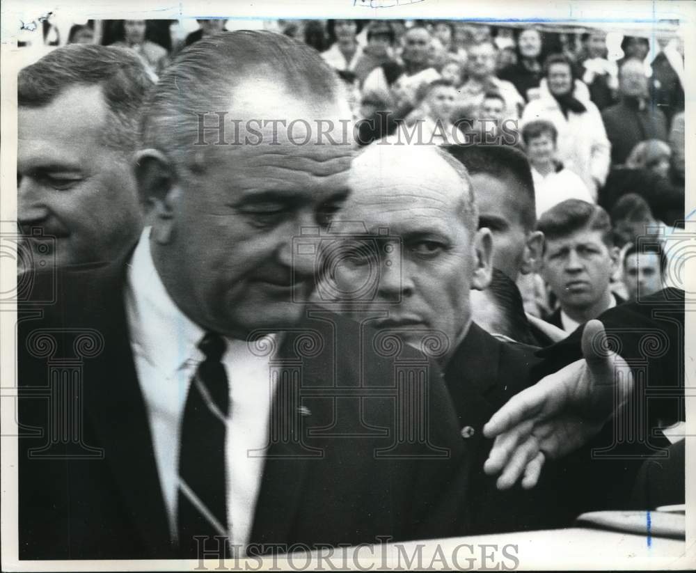 1966 Press Photo President Johnson in Crowd - sia30194