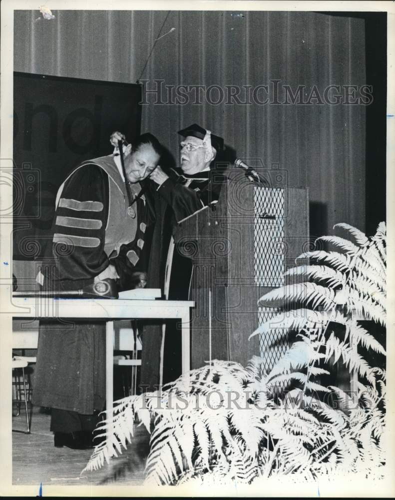 1969 Press Photo Dr. Herbert Schueler Honored as President of Richmond College- Historic Images