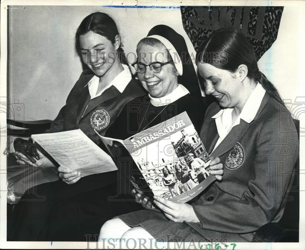 1970 Press Photo St Joseph Hill Academy students headed to Africa for safari- Historic Images