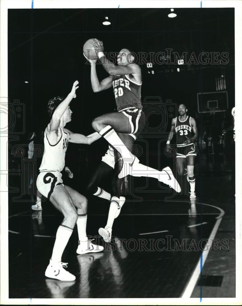 Press Photo Wagner College basketball player gets air on his way to the basket- Historic Images