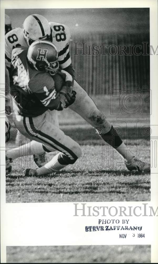 1984 Press Photo Wagner football defender brings down opposing ball carrier- Historic Images