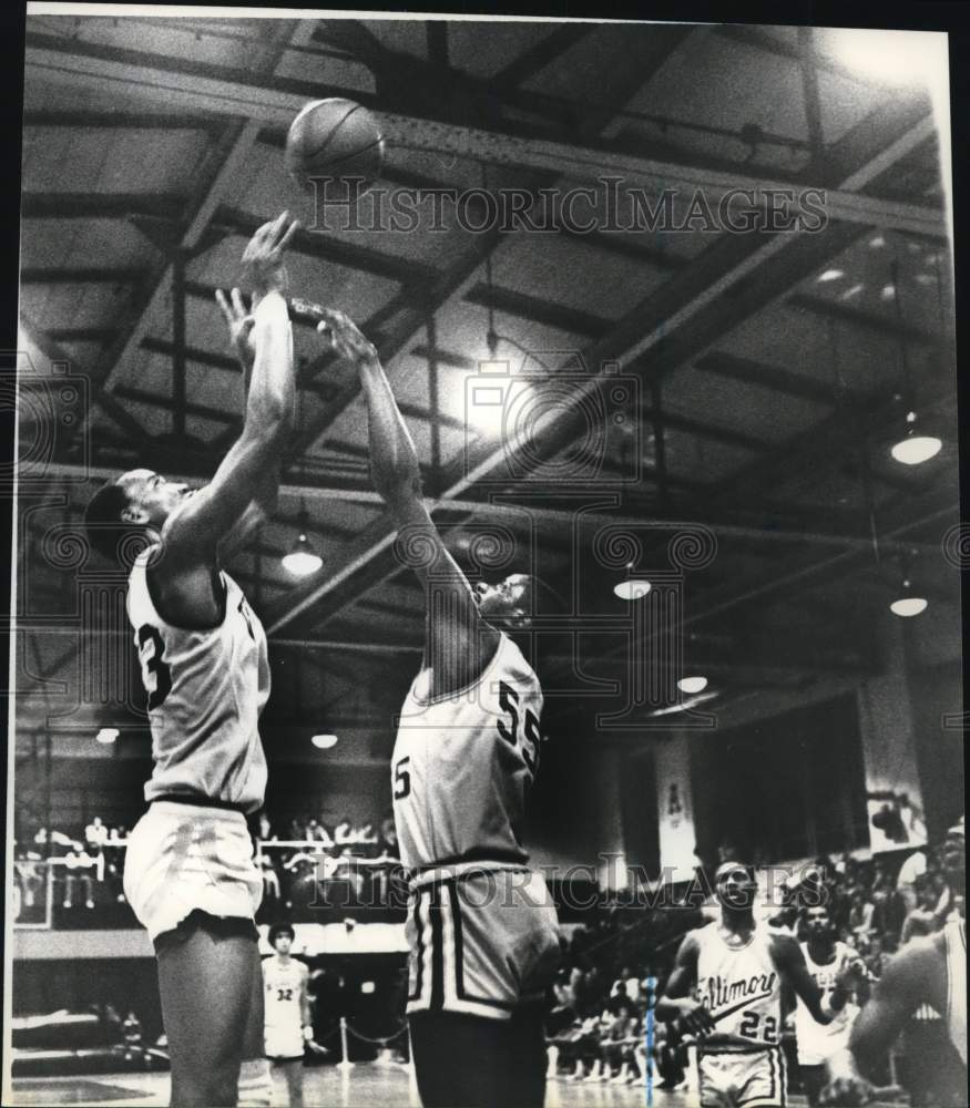 1981 Press Photo Wagner College Basketball Versus Baltimore Game Action- Historic Images