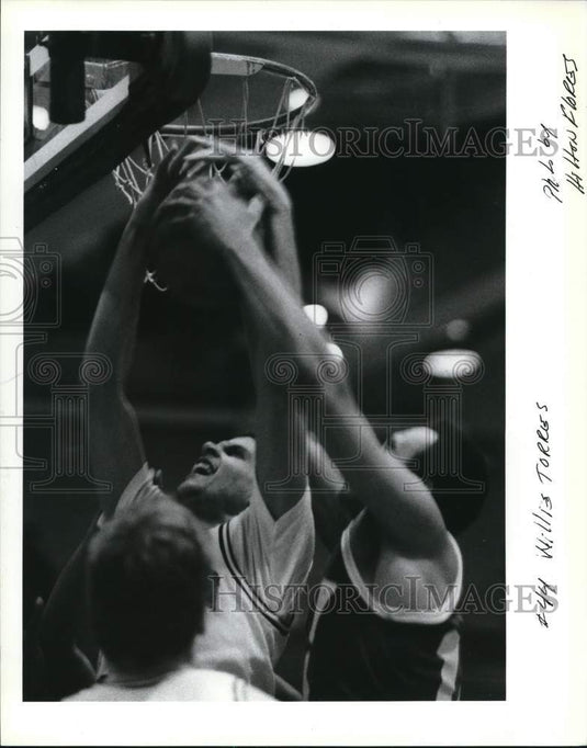 Press Photo College of Staten Island Basketball