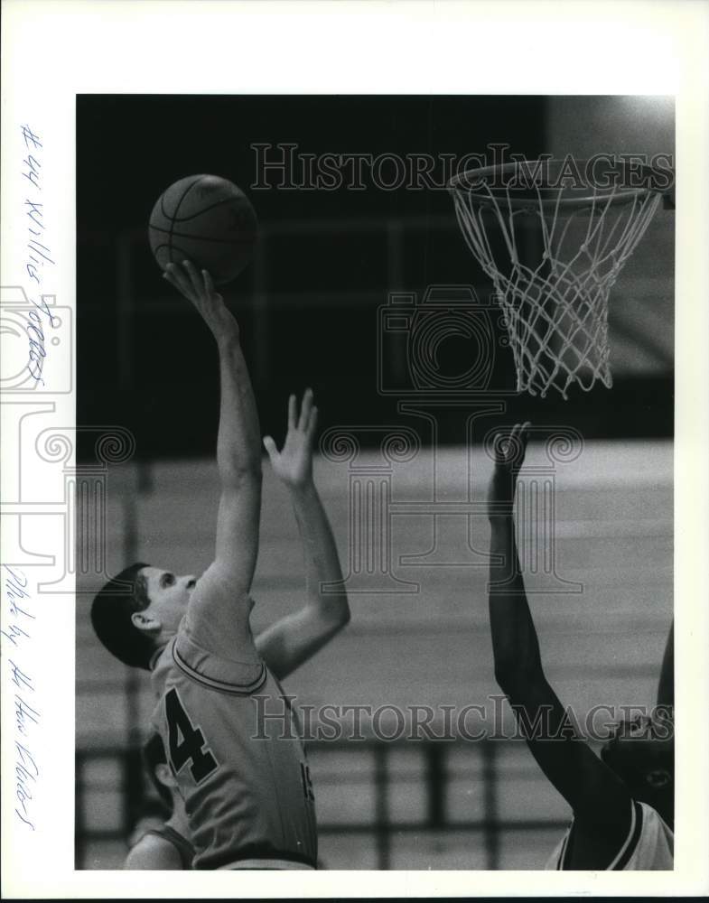 Press Photo College of Staten Island basketball&#39;s Willis Torres takes jump shot- Historic Images