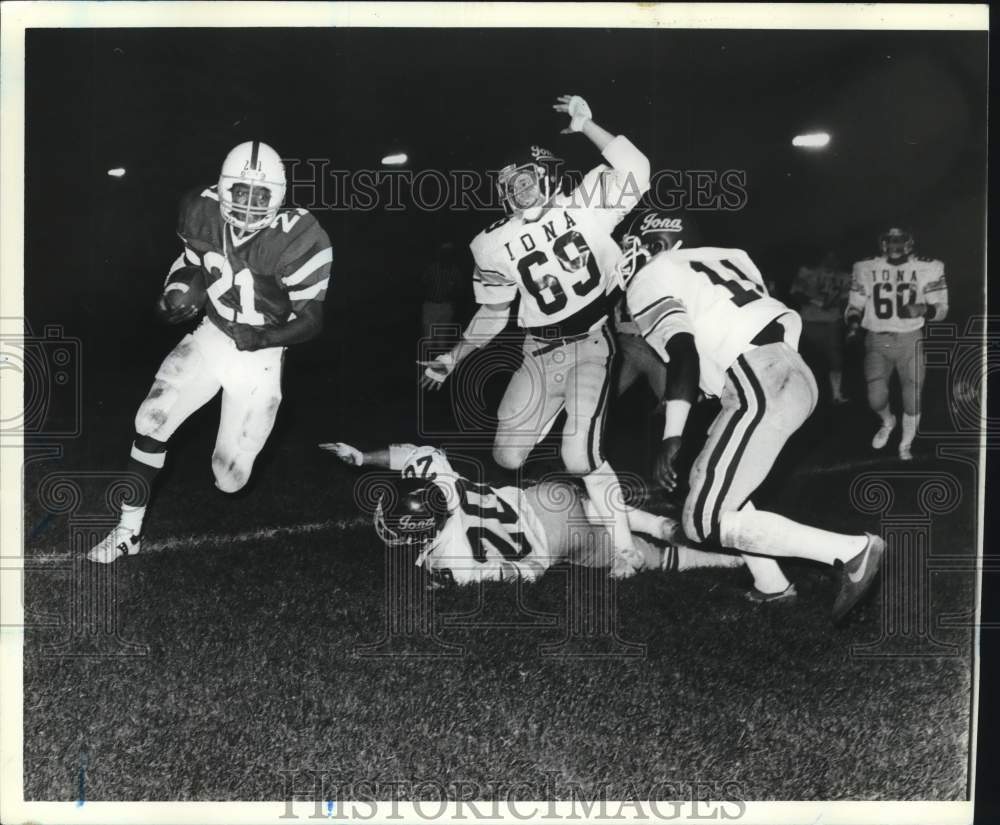 1981 Press Photo Wagner College Football Game Action Against Iona College- Historic Images